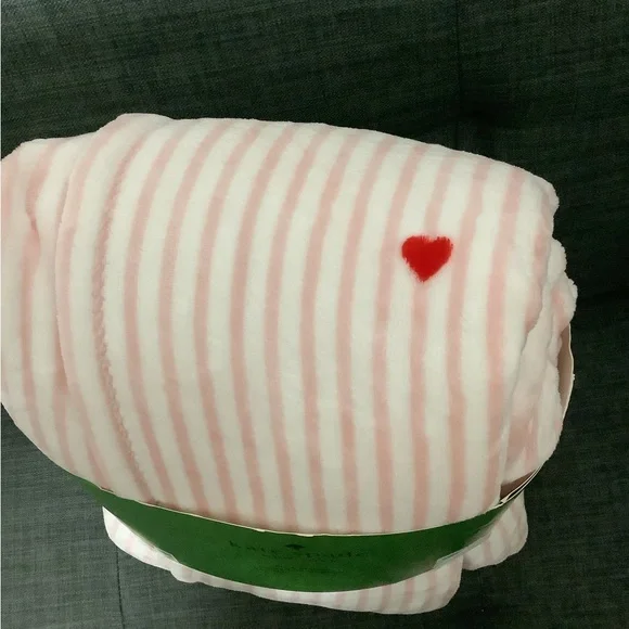 Kate Spade,QUEEN,  Soft Pink Striped with spread hearts ❤️  Blanket. - Picture 3 of 5